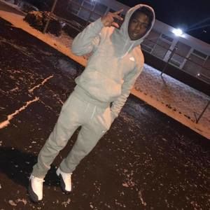 Meet your Posher, Briel